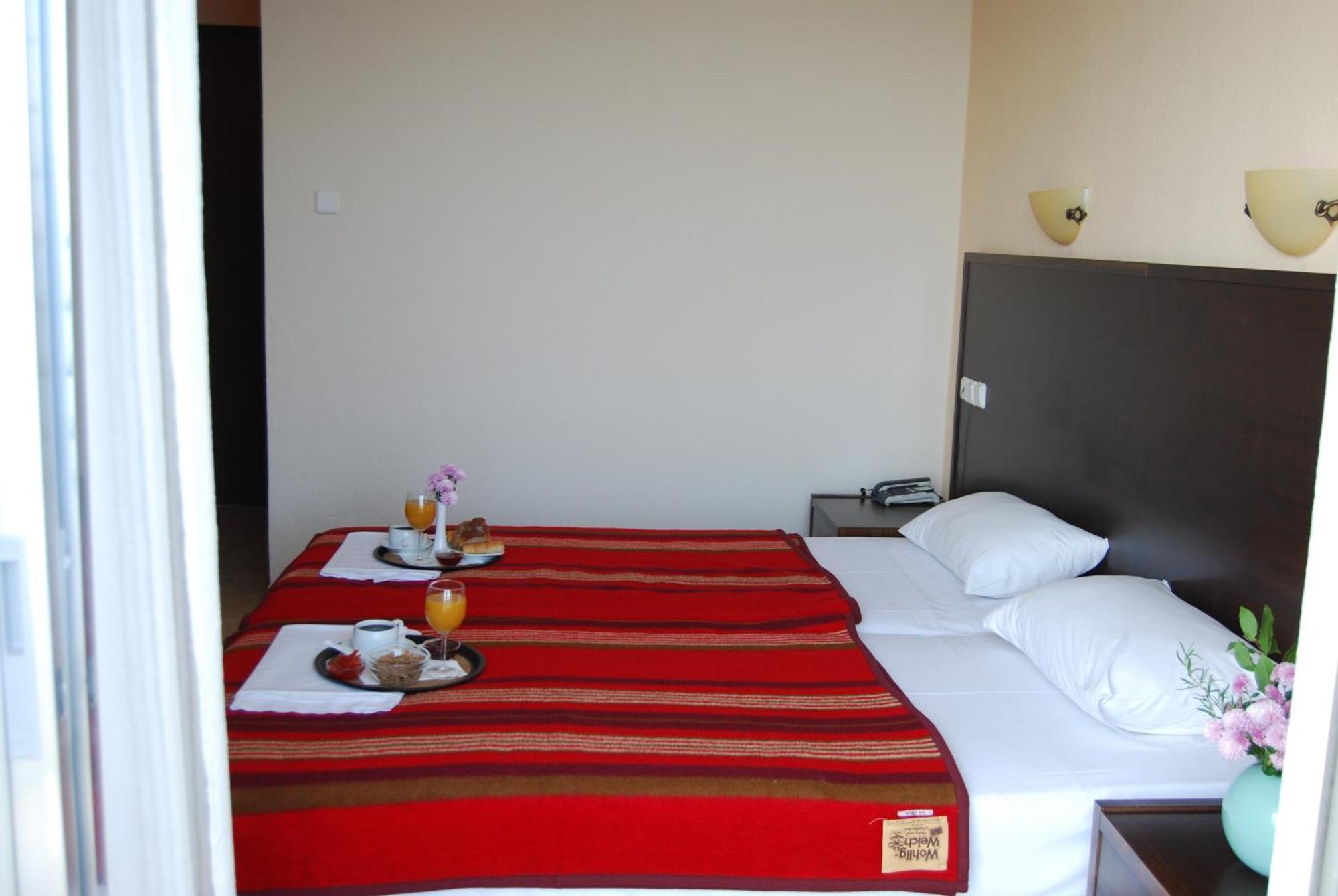 מקריגיאלוס Hotel Achillion מראה חיצוני תמונה