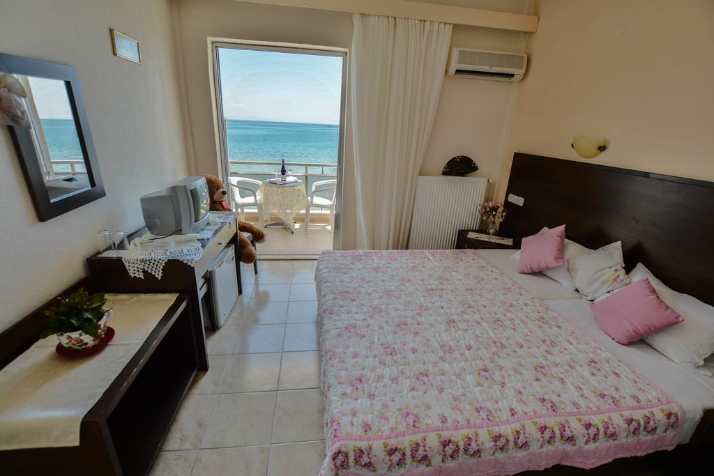 מקריגיאלוס Hotel Achillion מראה חיצוני תמונה