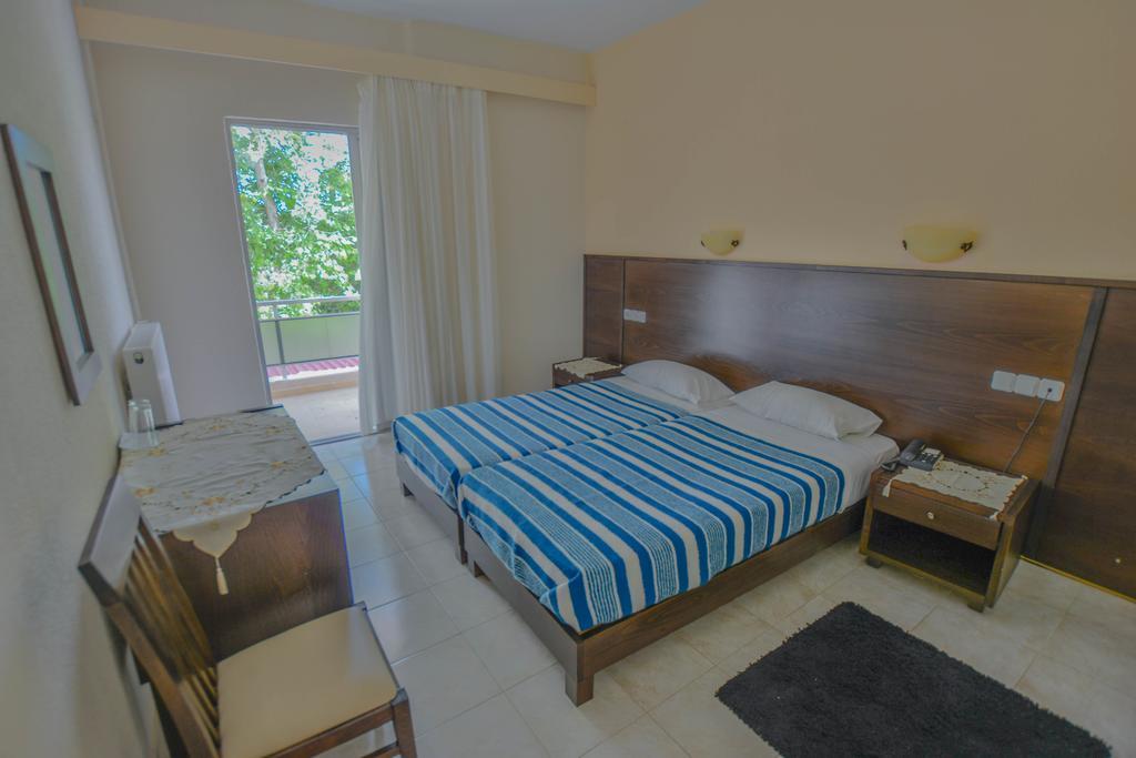 מקריגיאלוס Hotel Achillion מראה חיצוני תמונה