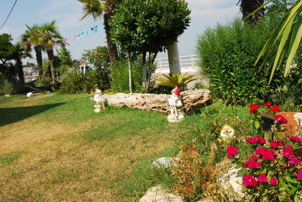 מקריגיאלוס Hotel Achillion מראה חיצוני תמונה