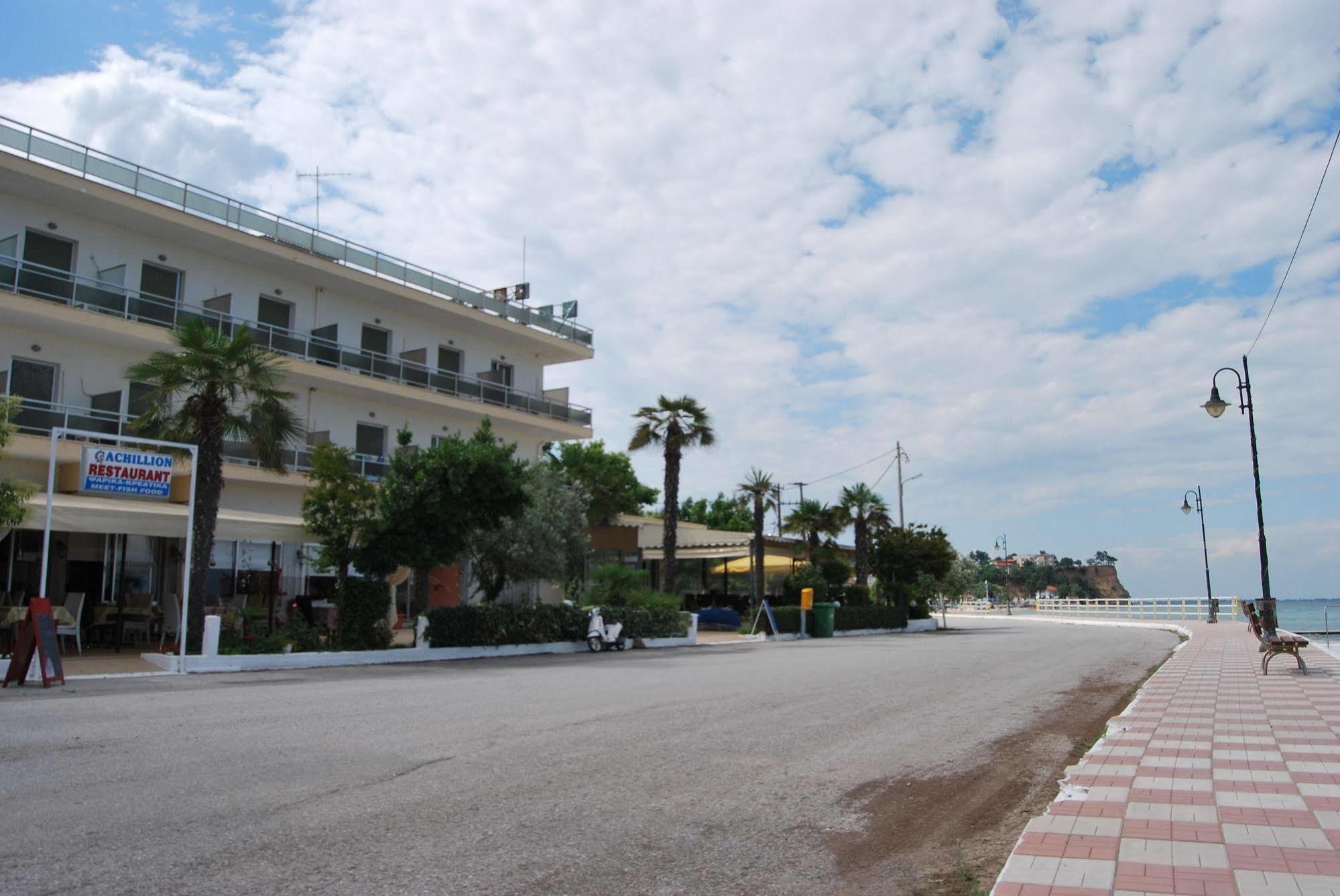 מקריגיאלוס Hotel Achillion מראה חיצוני תמונה